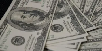 dolar-cai-hoje-com-impacto-de-medidas-do-governo-e-crise-comercial-entre-eua-e-china