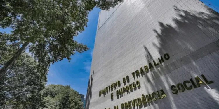 empresarios-e-deputados-pressionam-por-revogacao-de-portaria-que-restringe-comercio-em-feriados