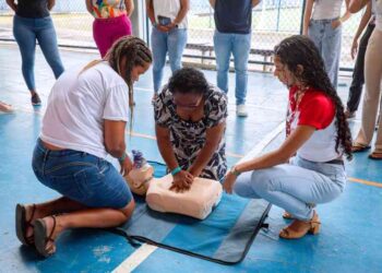 360-cuidadores-escolares-da-rede-municipal-sao-capacitados-em-primeiros-socorros