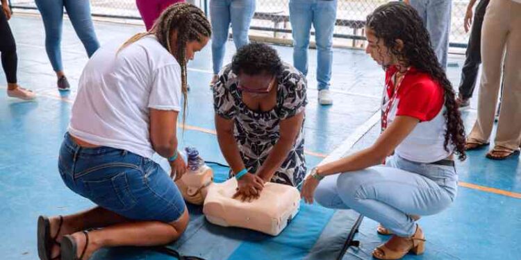 360-cuidadores-escolares-da-rede-municipal-sao-capacitados-em-primeiros-socorros