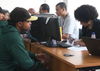 lula-sanciona-lei-que-estrutura-carreira-e-reajusta-salarios