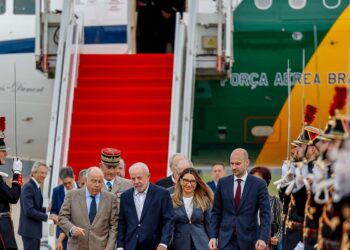 lula-chega-a-paris-para-visita-de-estado-e-encontro-com-empresarios