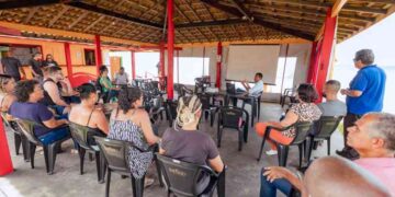 prefeitura-e-barraqueiros-dialogam-sobre-requalificacao-da-orla-de-ipitanga