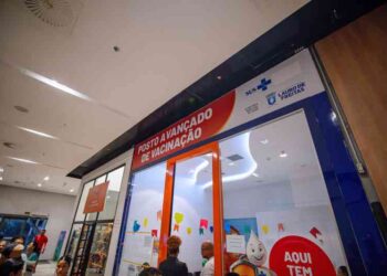 prefeita-fiscaliza-posto-de-vacinacao-no-parque-shopping-bahia-neste-sabado-(7)