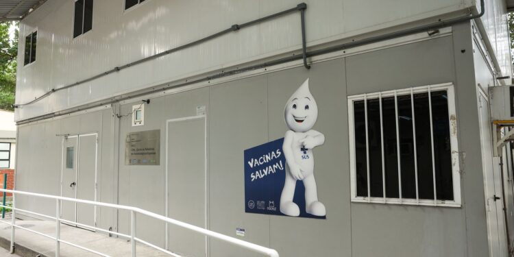 dia-da-imunizacao:-conheca-o-servico-dos-centros-de-vacinas-especiais