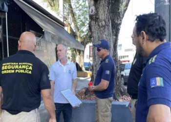 prefeitura-fiscaliza-bares-e-restaurantes-por-uso-irregular-dos-espacos-publicos