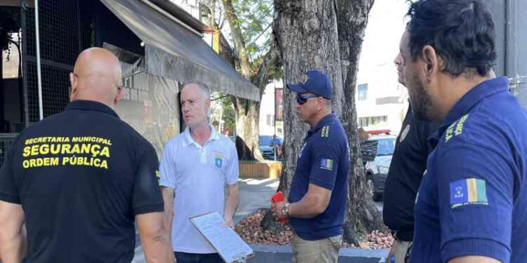 prefeitura-fiscaliza-bares-e-restaurantes-por-uso-irregular-dos-espacos-publicos