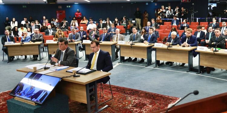 braga-netto-nega-ter-repassado-dinheiro-em-sacola-a-mauro-cid