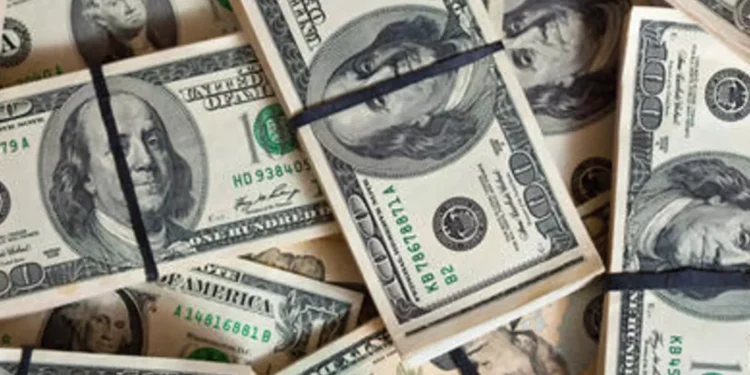 dolar-fechou-em-leve-alta-de-0,07%