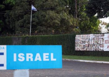 israel-fecha-embaixada-e-consulado-no-brasil-apos-ataque-ao-ira