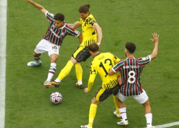 flu-domina-borussia,-mas-fica-no-0-a-0-na-estreia-do-mundial-de-clubes