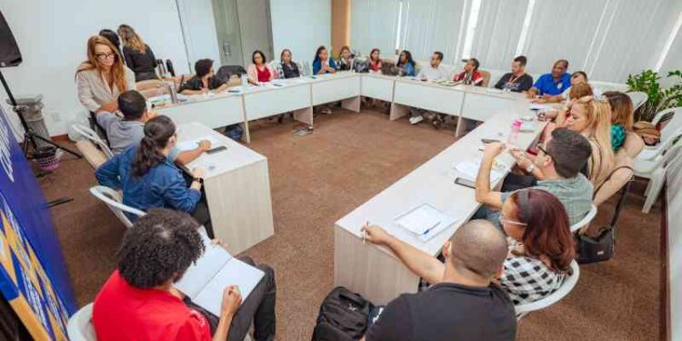 encontro-discute-educacao-em-tempo-integral-nas-escolas-da-rede-municipal