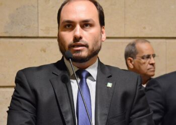 pf-diz-que-bolsonaro-e-carlos-integravam-organizacao-criminosa-na-abin