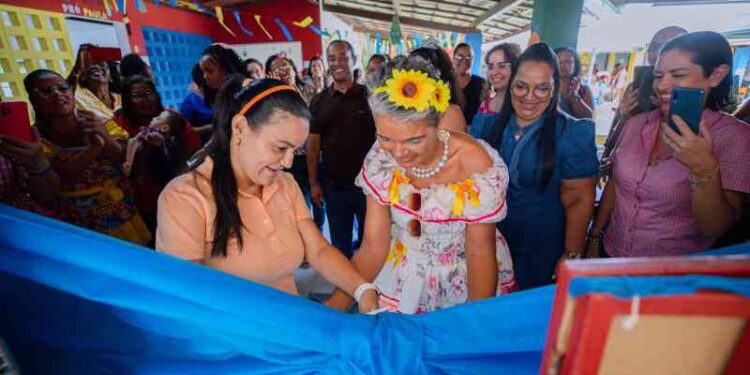 prefeita-debora-participa-de-festa-junina-em-creche-e-inaugura-nova-sala-de-aprendizado