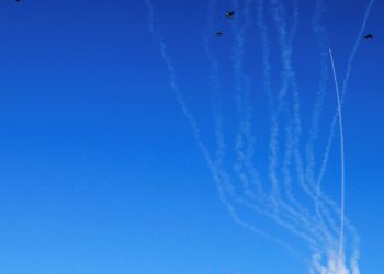 ira-canta-‘vitoria’-e-diz-que-israel-foi-forcado-a-aceitar-cessar-fogo