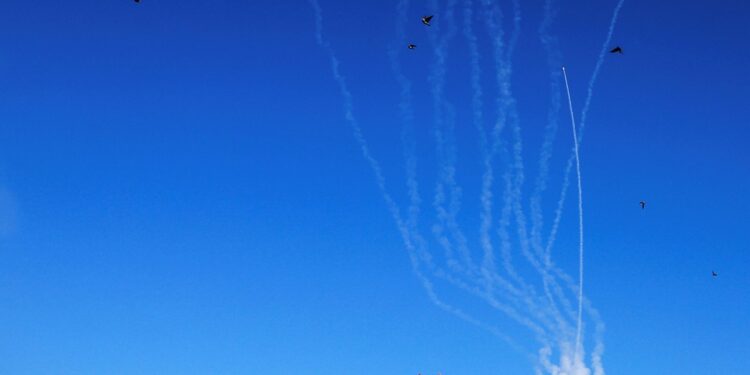 ira-canta-‘vitoria’-e-diz-que-israel-foi-forcado-a-aceitar-cessar-fogo