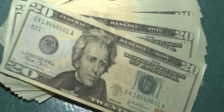 diferente-do-mercado-exterior,-dolar-fecha-em-alta-no-brasil