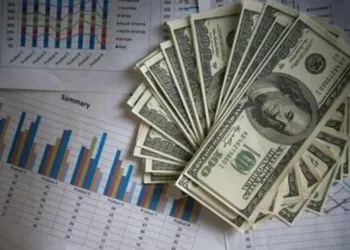 dolar-conclui-ultimo-pregao-em-alta,-cotado-a-r$-5,55