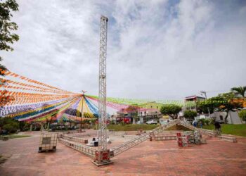 prefeitura-realiza-montagem-da-estrutura-do-pedrao-de-lauro