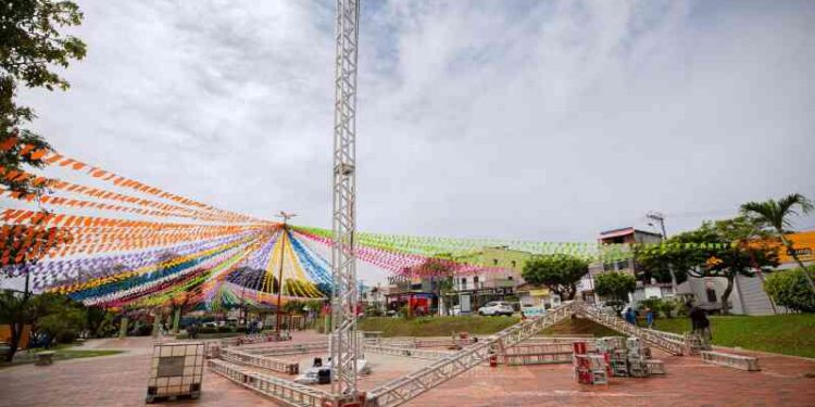 prefeitura-realiza-montagem-da-estrutura-do-pedrao-de-lauro