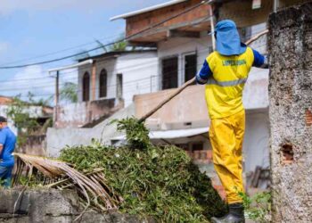prefeitura-realiza-acao-de-limpeza-de-canal-no-loteamento-talisma-em-itinga