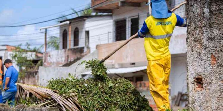 prefeitura-realiza-acao-de-limpeza-de-canal-no-loteamento-talisma-em-itinga