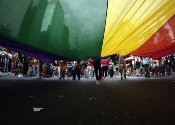 mpf-pede-suspensao-de-norma-do-cfm-sobre-terapia-para-jovens-trans