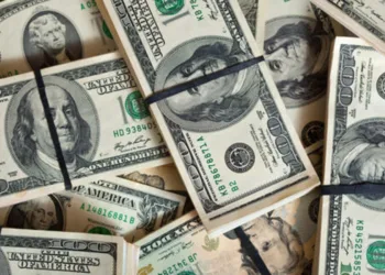 dolar-encerra-ultima-sessao-em-queda,-a-r$-5,48