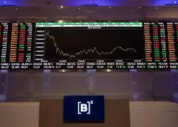 ibovespa-fecha-ultimo-pregao-em-queda-de-0,18%,-a-136.866-pontos