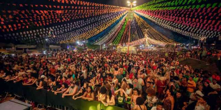 pedrao-de-lauro-atrai-multidao-na-2a-noite-e-se-consolida-com-sucesso-absoluto