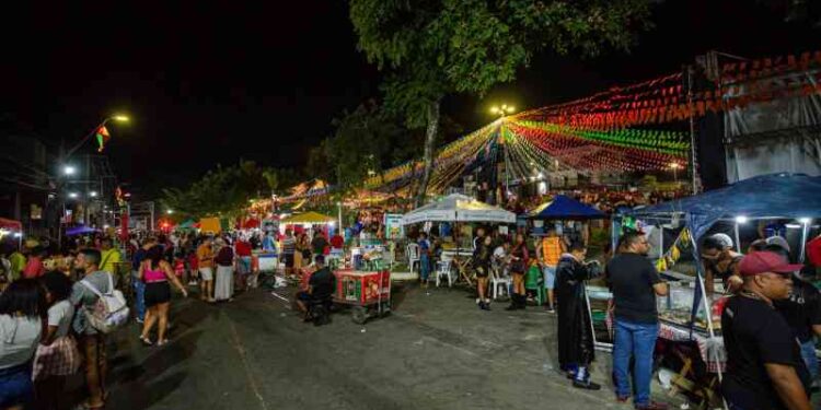 ambulantes-comemoram-as-boas-vendas-durante-o-pedrao-de-lauro