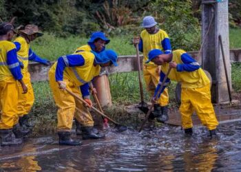 prefeitura-realiza-desobstrucao-da-rede-de-drenagem-no-caji