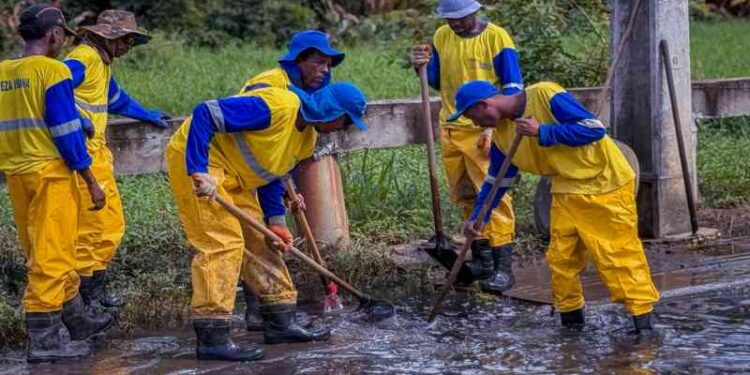prefeitura-realiza-desobstrucao-da-rede-de-drenagem-no-caji