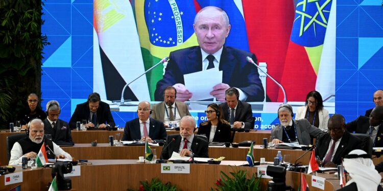 putin-defende-brics-como-organizacao-chave-com-influencia-em-expansao
