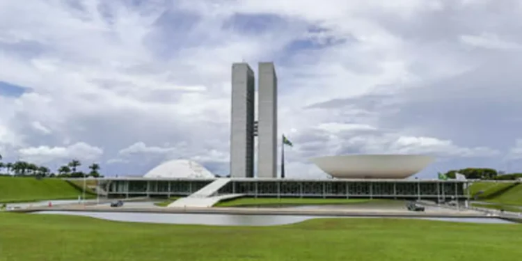 antes-do-recesso,-congresso-tenta-destravar-reformas-e-frear-crise-entre-os-poderes