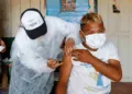 amazonas:-operacao-gota-vai-vacinar-populacao-indigena,-quilombola,-ribeirinha-e-rural-do-estado