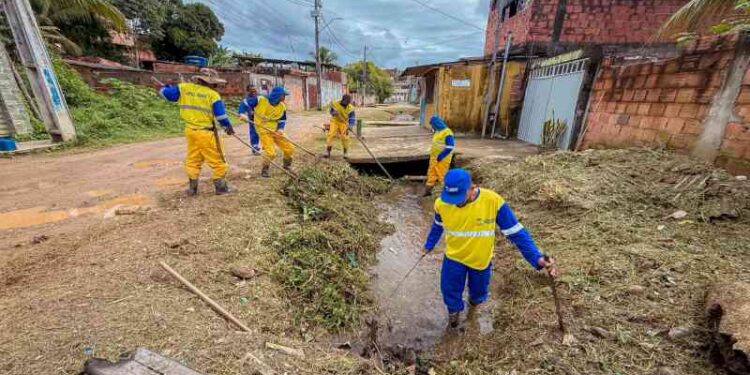 acao-de-limpeza-manual-de-canal-acontece-em-jardim-taruma