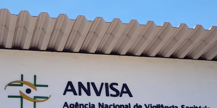 anvisa-suspende-vendas-de-azeite,-molho-e-polpa-de-fruta