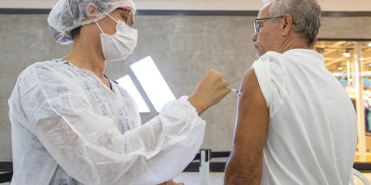 alagoas:-mobilizacao-pretende-vacinar-1,3-milhao-de-pessoas-contra-a-gripe-no-estado