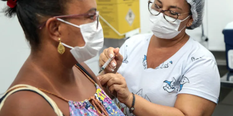 bahia:-mobilizacao-pretende-vacinar-6,3-milhoes-de-pessoas-contra-a-gripe-no-estado