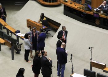 camara-vota-urgencia-de-projeto-que-reduz-beneficios-fiscais-federais