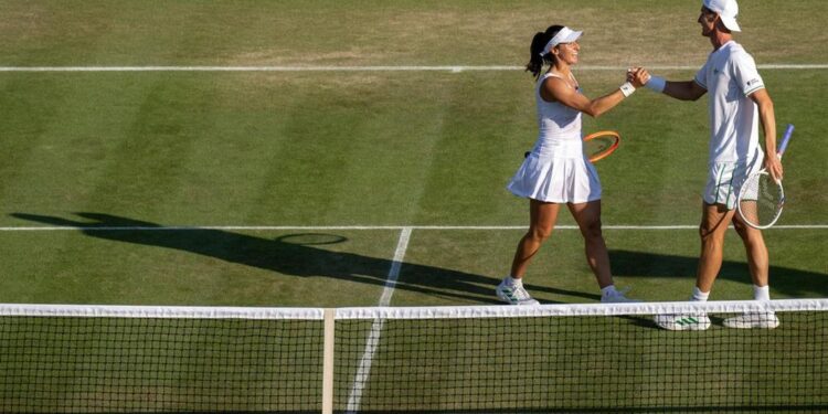 luisa-stefani-vai-a-final-de-duplas-mistas-no-torneio-de-wimbledon