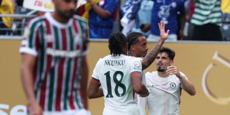 joao-pedro-marca-dois-e-tira-fluminense-da-copa-do-mundo-de-clubes