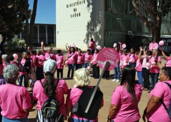 cancer-de-mama:-manifestacao-cobra-acesso-a-tratamento-aprovado-no-sus