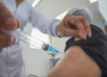 vacina-da-gripe-disponivel-em-curitiba-(pr);-veja-quem-pode-se-imunizar