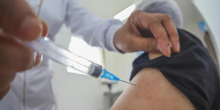 vacina-da-gripe-disponivel-em-curitiba-(pr);-veja-quem-pode-se-imunizar