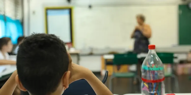 uso-excessivo-de-ia-preocupa-educadores-e-cientistas-pelo-impacto-na-aprendizagem