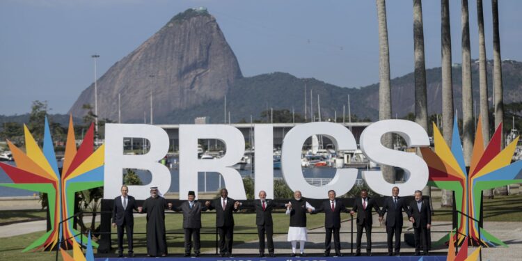 sancao-de-trump-contra-brasil-e-chantagem-politica-e-mira-o-brics
