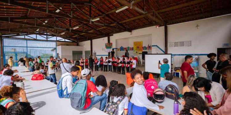 literatura,-musica-e-inclusao-marcam-abertura-da-feira-literaria-inclusiva-de-lauro-de-freitas