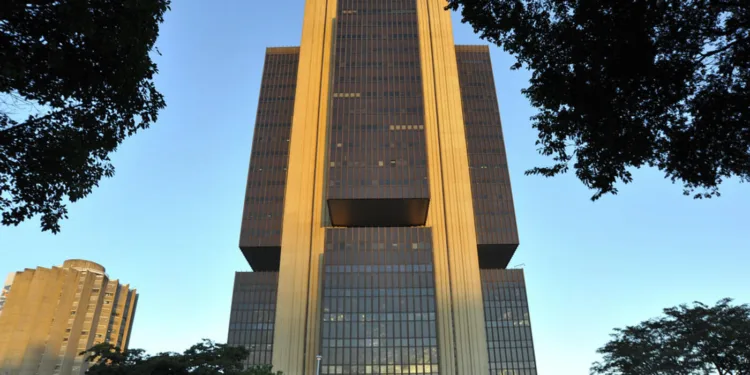 atividade-economica-recua-0,7%-em-maio-e-tem-primeira-queda-de-2025